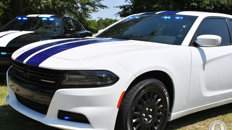 How unmarked police cars improve traffic enforcement
